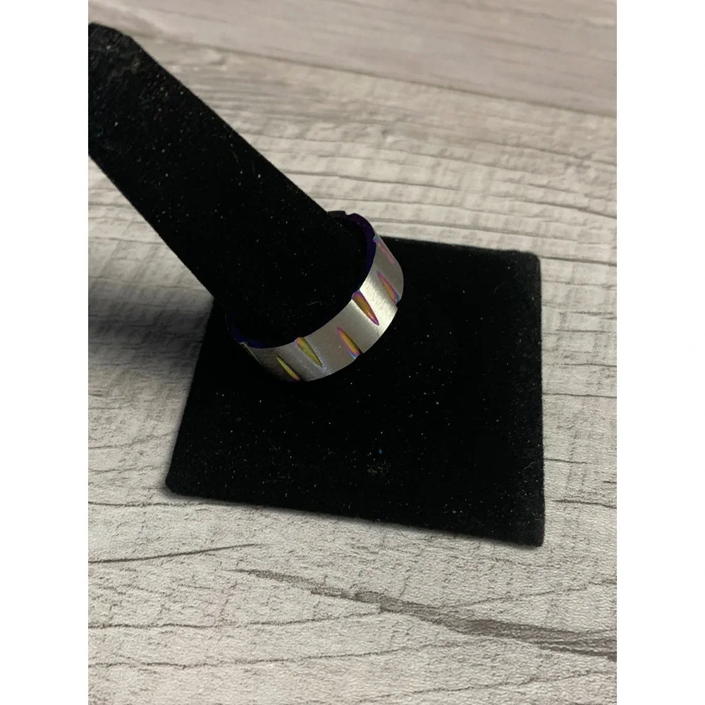 Mens Brushed Silver Iridescent Oil Slick Notch Band Ring Size 11.5 3405